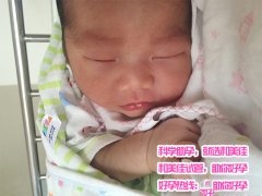 虽年过花甲，宝宝的降临却让他宛如新生